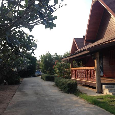 Baan Tawan Shine Surin Hotel Exterior photo